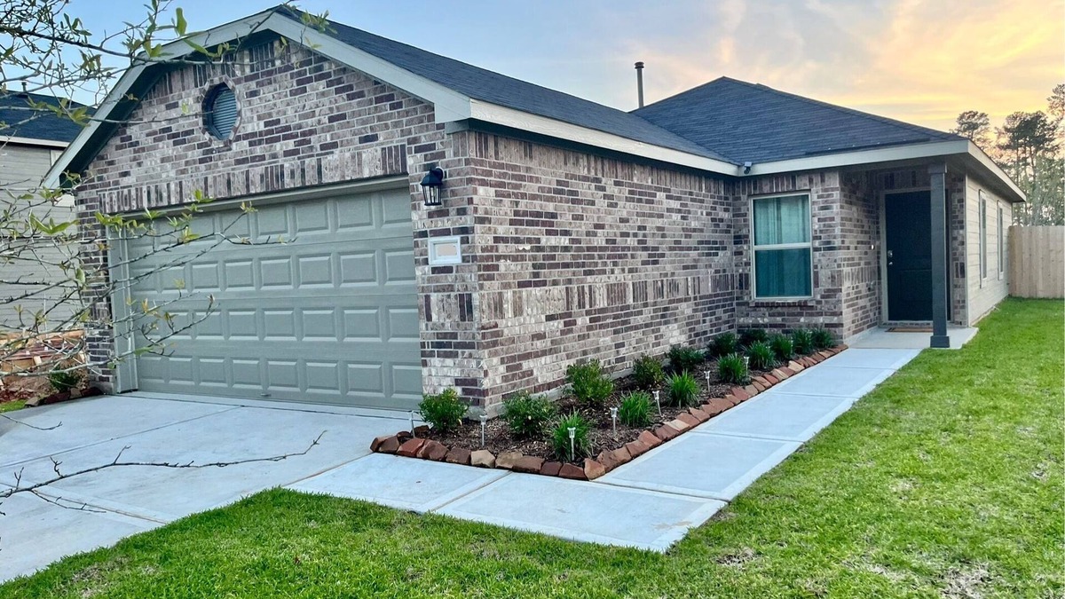 Conroe House | Charming Brand New 3BD house with stunning wooded views,Fiber optics,fenced yard