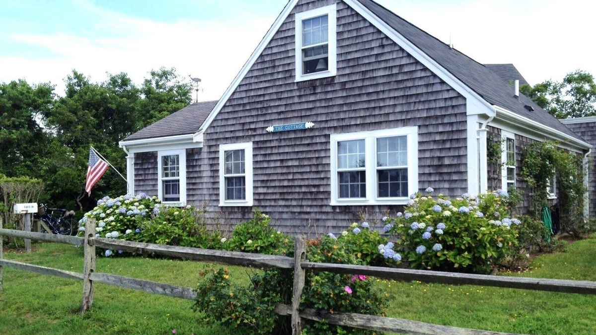 Brant Point Cottage | Charming Brant Point Cottage! Sleeps 6. No car needed, walk to beach and town!