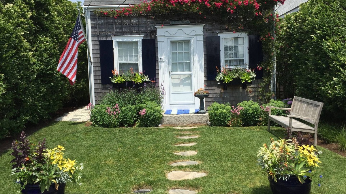 Brant Point Cottage | Charming Brant Point Rose Covered Cottage - with Smart TVs, Free WIFI and AC
