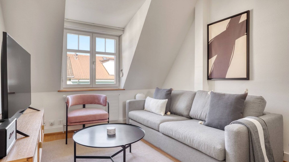 Breite Apartment | Charming Breite 3 Room w/Washer & Storage, nr Market, by Blueground