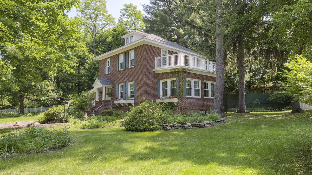 Haviland House | Charming Brick House -Hudson Valley