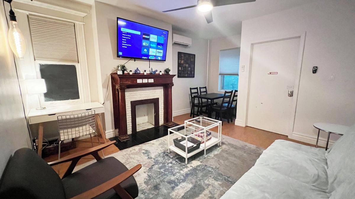 Brooklyn House | Charming Brooklyn 2 Bedroom w/Character