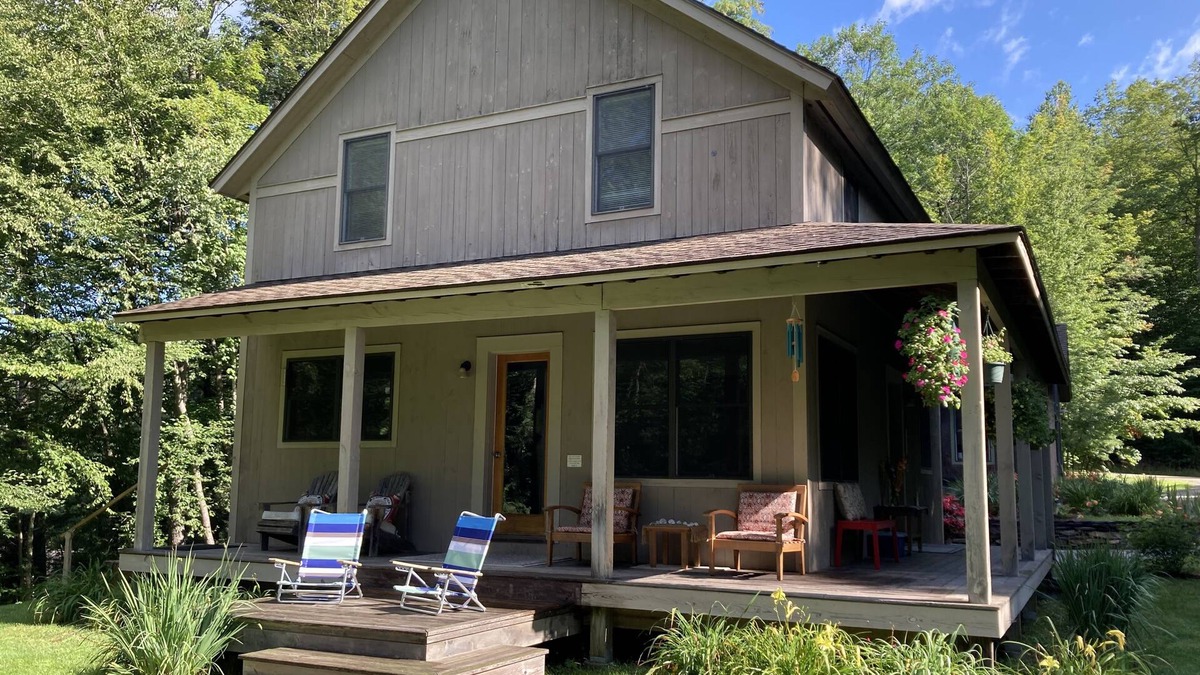 Shelburne House | Charming Brookside Country Retreat just 10 minutes to I91