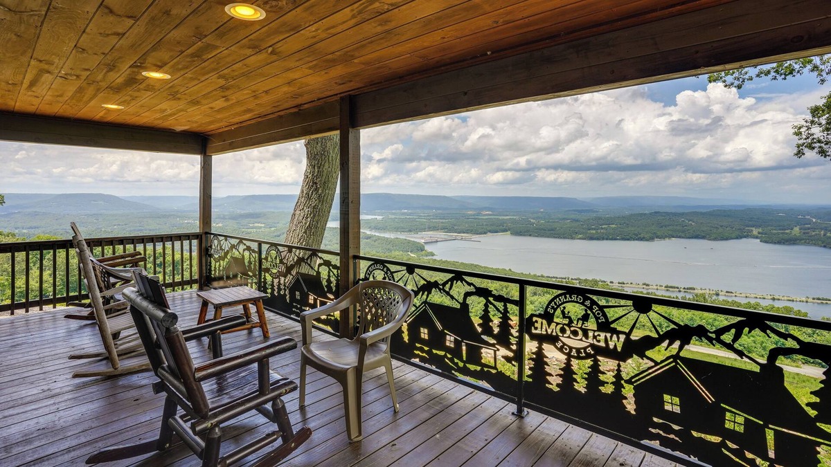 Bryant Cabin | Charming Bryant Cabin: Hot Tub & Shared Amenities!