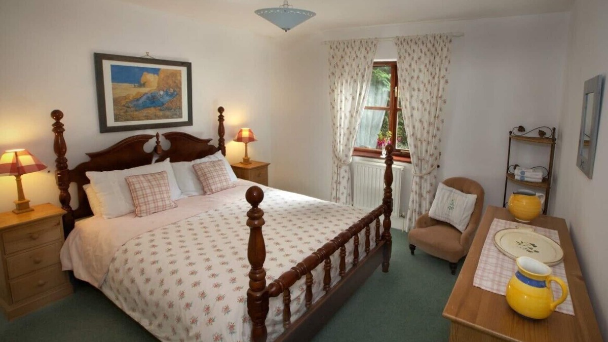 Otterton House | Charming Bungalow with countryside views, close to the South West Coast Path.