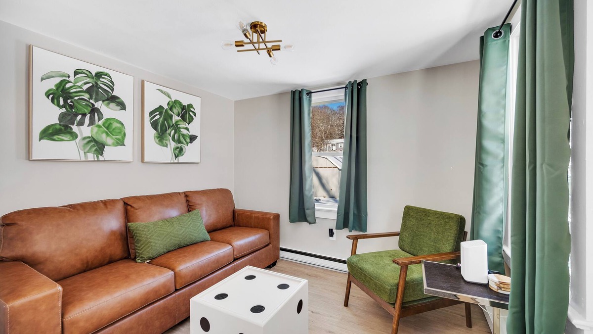 Montville House | Charming bungalow - All new, 5 minutes from Mohegan