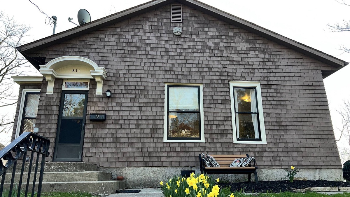 Mann House | Charming Bungalow Close to Downtown and University of Iowa Campus