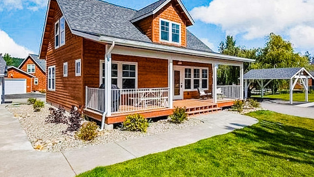 Dover Bay House | Charming bungalow near the lake with fireplace, central AC, & washer/dryer