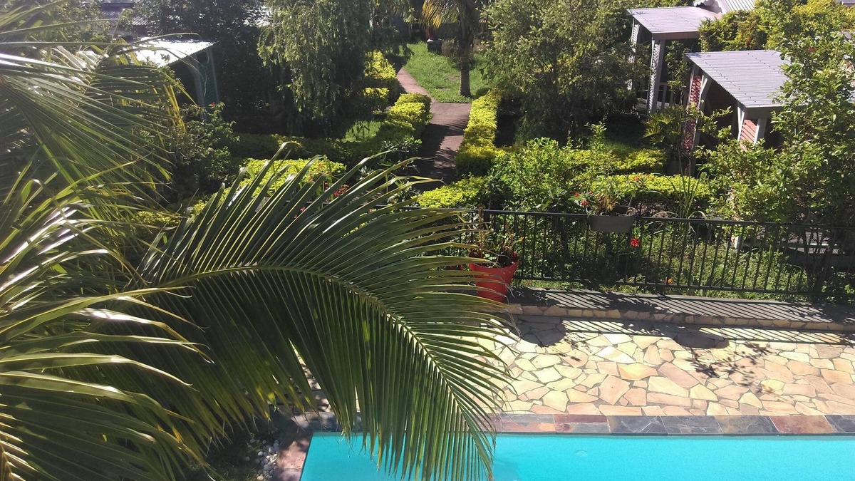 Saint-Pierre Ski Chalet | Charming bungalow with pool