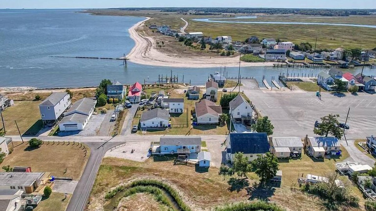 Bowers Beach House | Charming bungalow w water views in Bowers Beach AC WiFi Dover Downs AFB DE Turf
