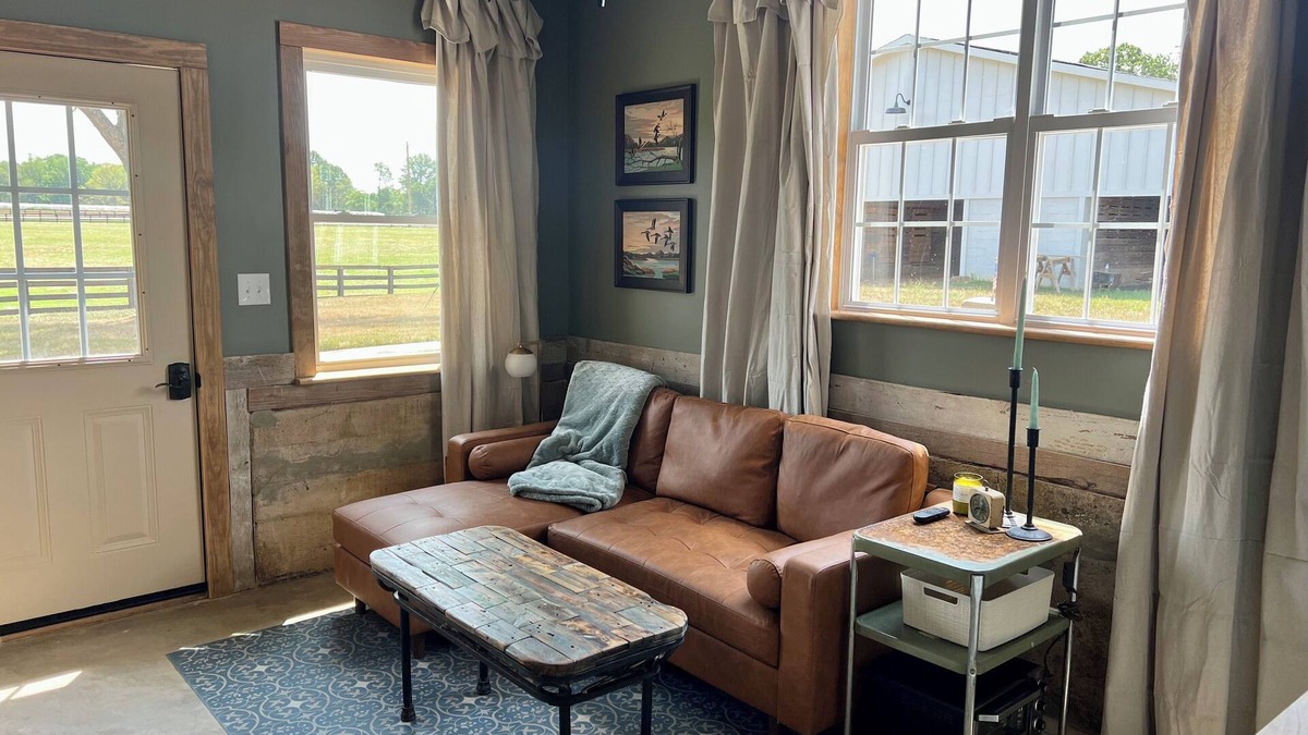 Shelby Cabin | Charming Bunkhouse with AC on working farm in Shelby