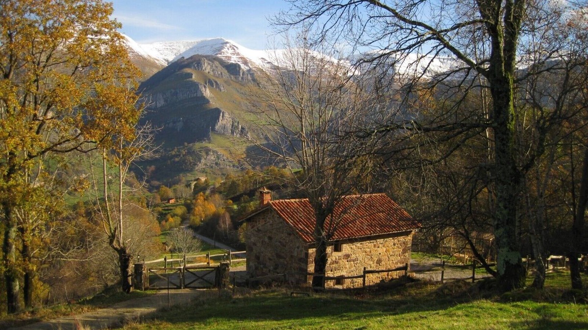 San Roque de Riomiera Cabin | Charming cottage in the valleys pasiegos. Stunning views of the mountains.