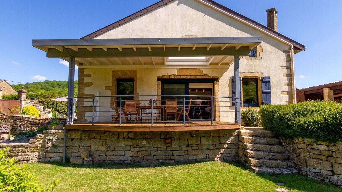 Bazeilles-sur-Othain Cottage | Charming countryside house with terrace and large outdoor area