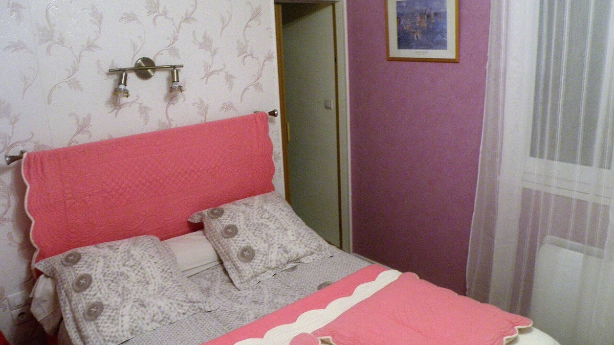 Cousances-les-Forges Bed & Breakfast | Charming Chalet with Fireplace - Pets Allowed