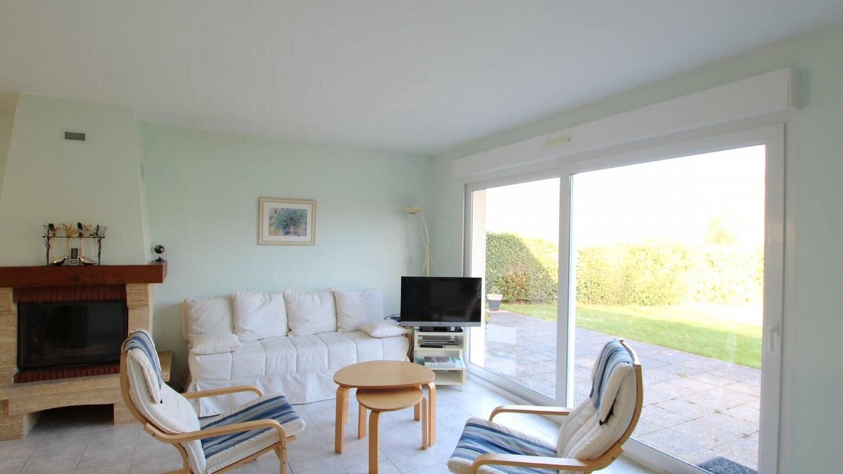 Saint-Jean-le-Thomas Cottage | Charming Coastal Villa with Private Garden, Terrace & Fireplace in Saint-Jean-le-Thomas