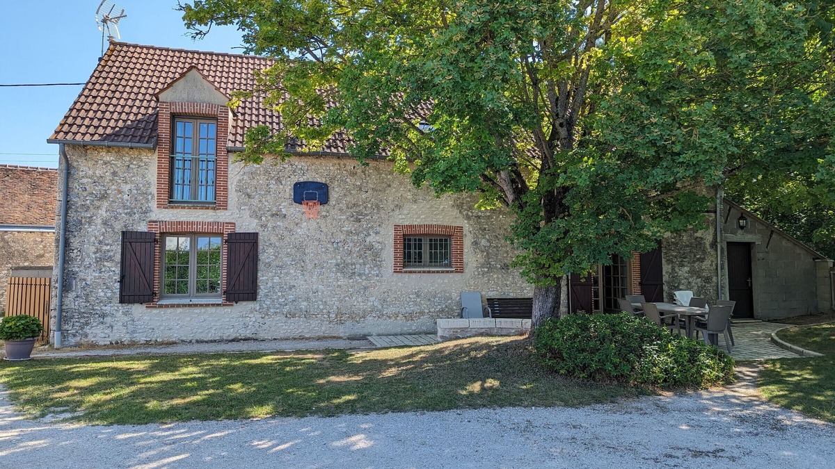 Treilles-en-Gatinais Cottage | Charming Country House near Paris - 4 Bedrooms, Garden, BBQ, Bikes Available