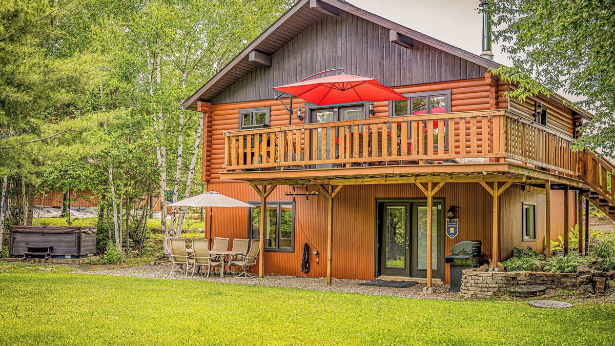 Notre-Dame-de-la-Merci Cottage | Charming 3-bedroom cottage in fantastic Notre-Dame-de-la-Merci with WiFi, AC