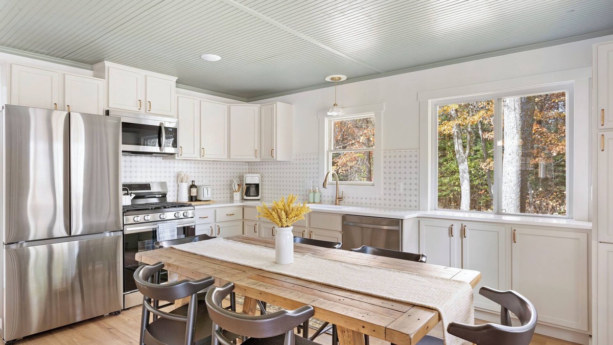 Ossipee House | Charming Cabin: 3+ Acres w/Nature Walking Trail, Near Pelican Beach, King bed