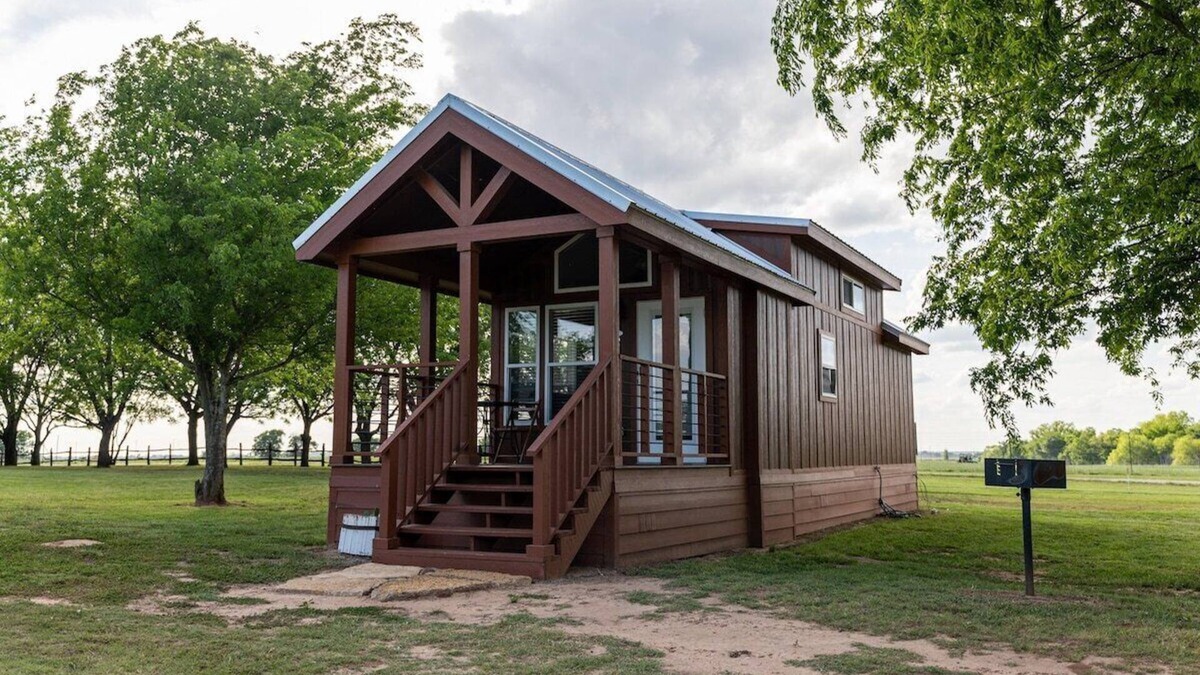 Satin Cabin | Charming Cabin, 5-mile ATV trail, and smores