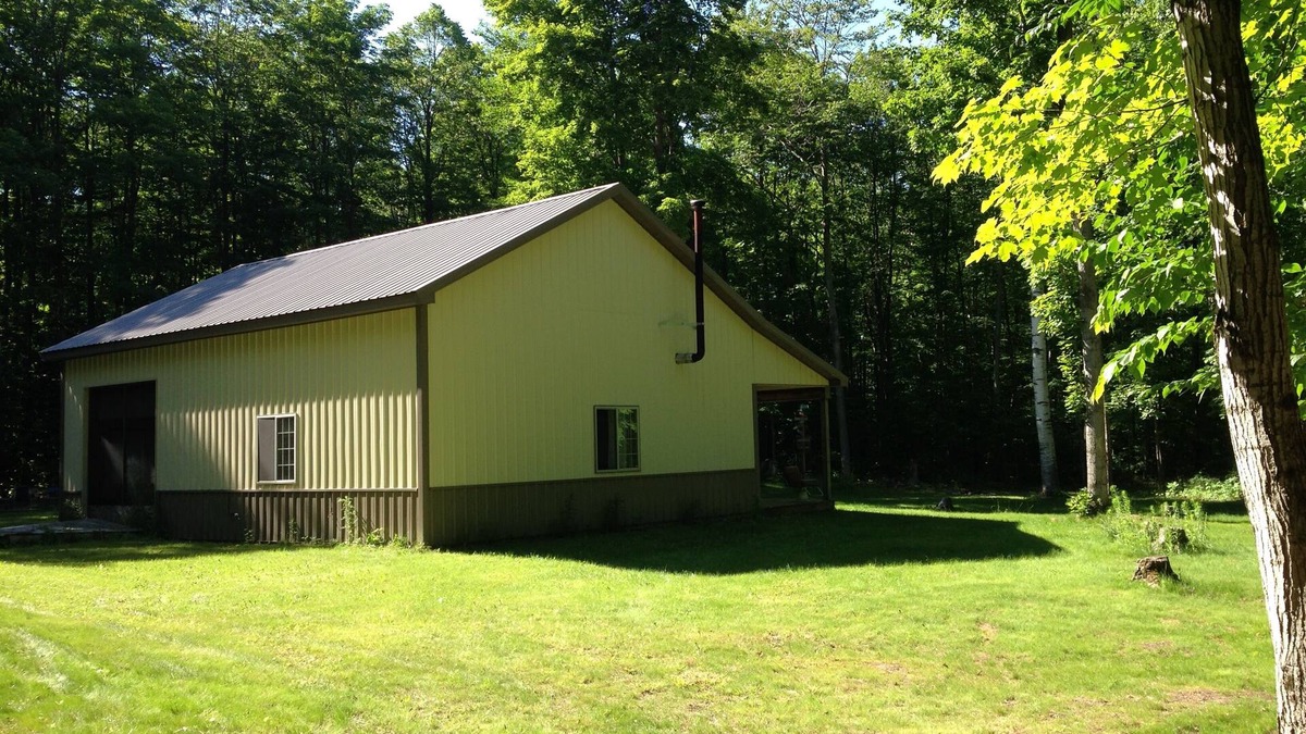 Cheboygan House | Charming Cabin, 6 miles from Mackinac Bridge, sleeps 6 on 10 secluded acres n