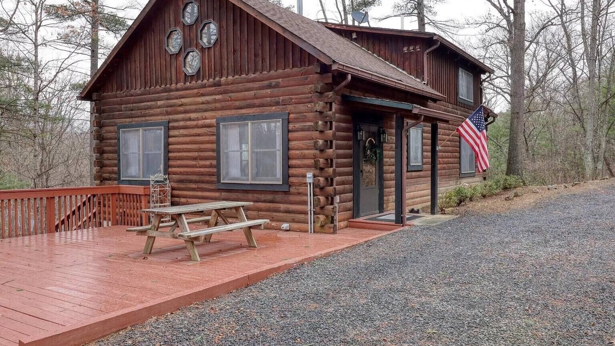Mount Jackson House | Charming cabin at Bryce Resort. Includes ski passes for 6.