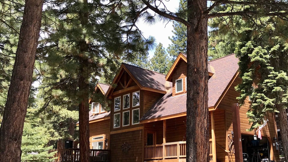 Brockway Cabin | Charming cabin centrally located close to speedboat beach, Kings Beach & skiing