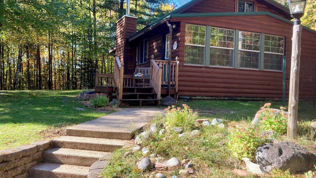 Powell Cabin | Charming Cabin in Heart of Recreation & Fall Colors + Sauna, Fire Pit, TreeHouse
