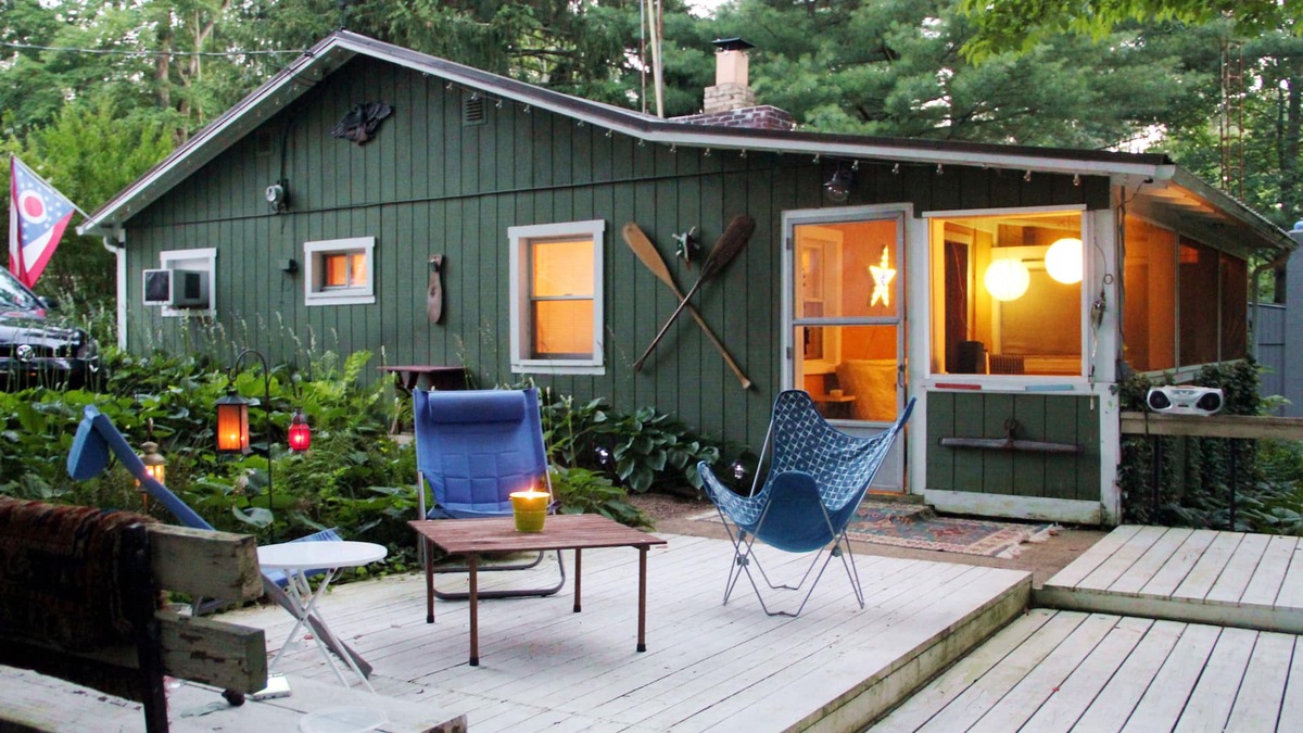 Carrollton Cottage | Charming Cabin in Leesville Lake's Best Community. Complimentary Kayaks.
