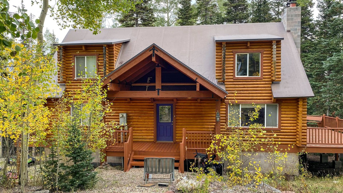 Brian Head Cabin | Charming cabin in quiet location with fireplace, W/D & primary & guest lofts