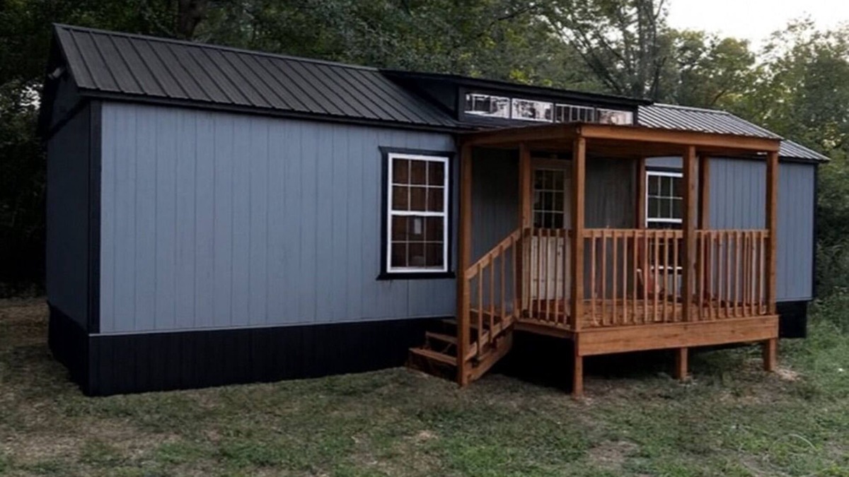 Ferndale Cabin | Charming cabin in St. Charles, AR just 600 yards from the boat ramp