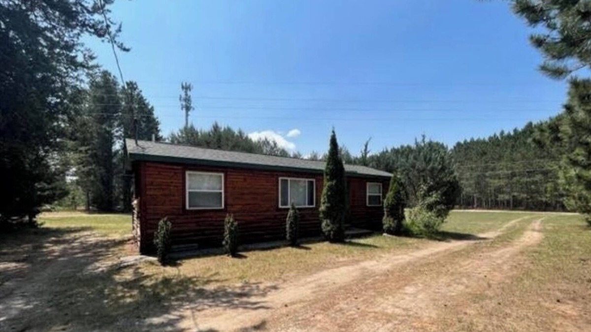 Thompsonville Cabin | Charming Cabin in Thompsonville. Minutes from Crystal Mountain Resort.