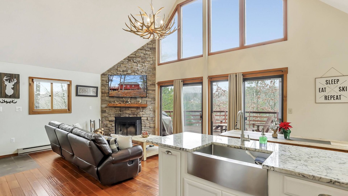 Basye Cabin | Charming Cabin Just 1 Block from Bryce Resort VA ~Pool~Golf~Bike~Lake~Hike~Wine