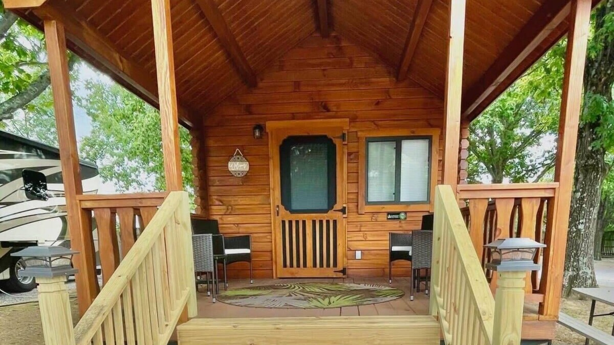 Jonesville Cabin | Charming Cabin near Ark Encounter with Loft