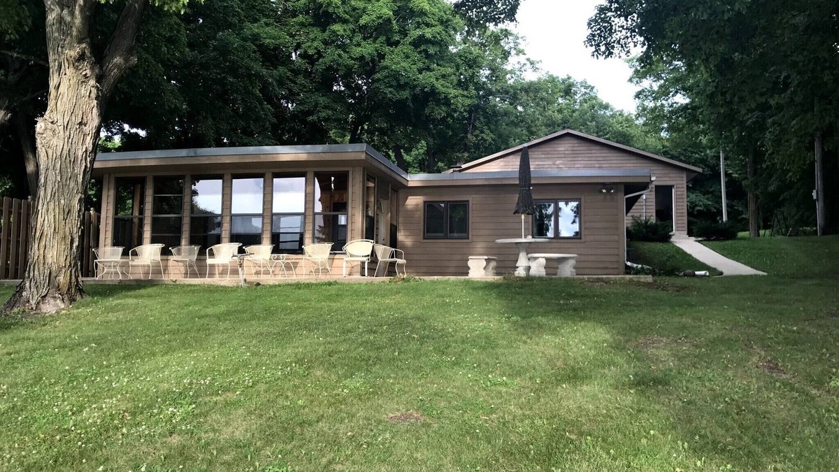 Alexandria Cabin | Charming Cabin on Crystal-Clear Lake Latoka!