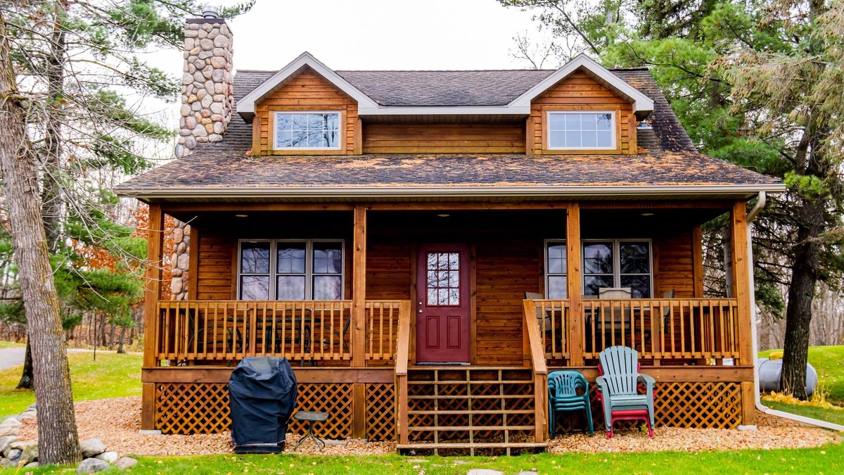 Cushing Cabin | Charming Cabin on Fish Trap Lake: Fireplace, boat lift & beautiful walk out