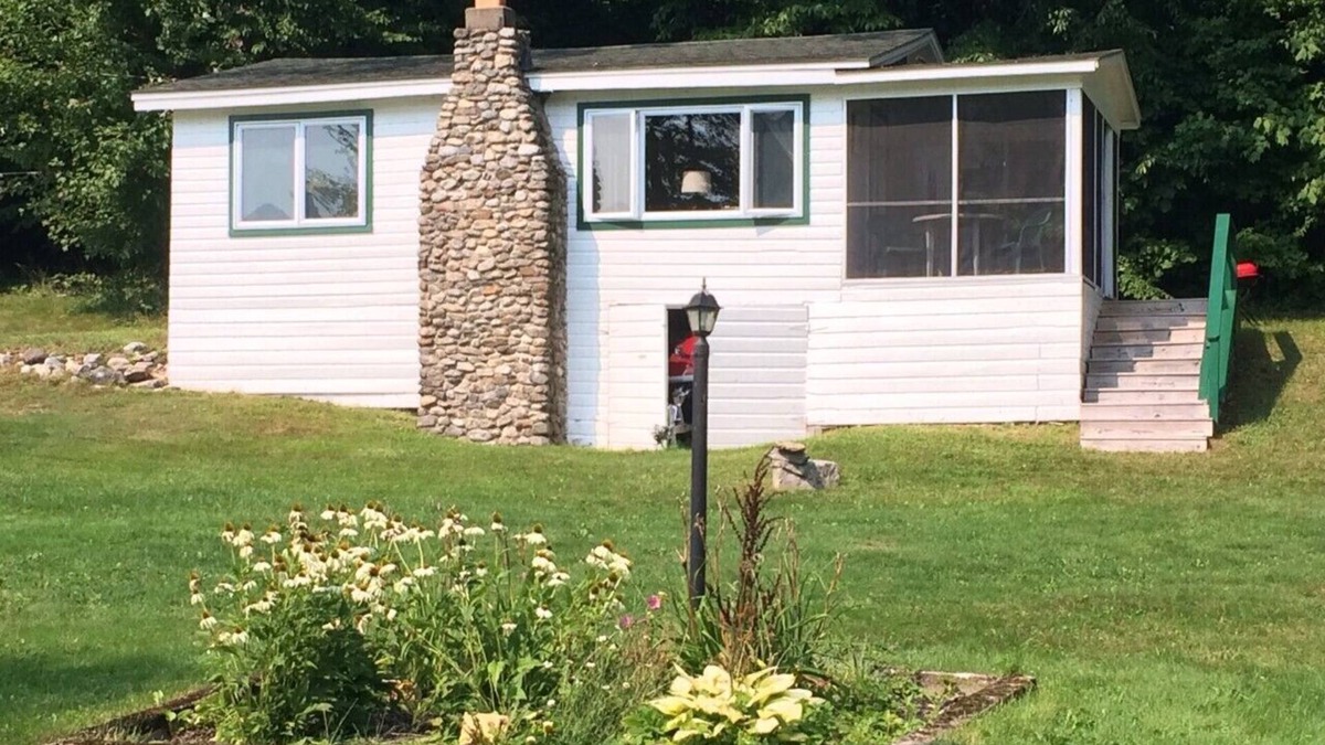 Salisbury Cottage | Charming cabin overlooking Lake Dunmore with stunning views of the Green Mts.