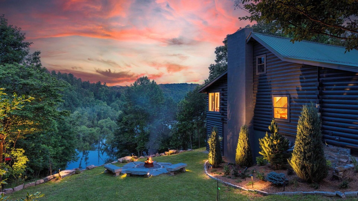 Morganton Cabin | Charming Cabin, Stunning Fire Pit, Thoughtfully Designed