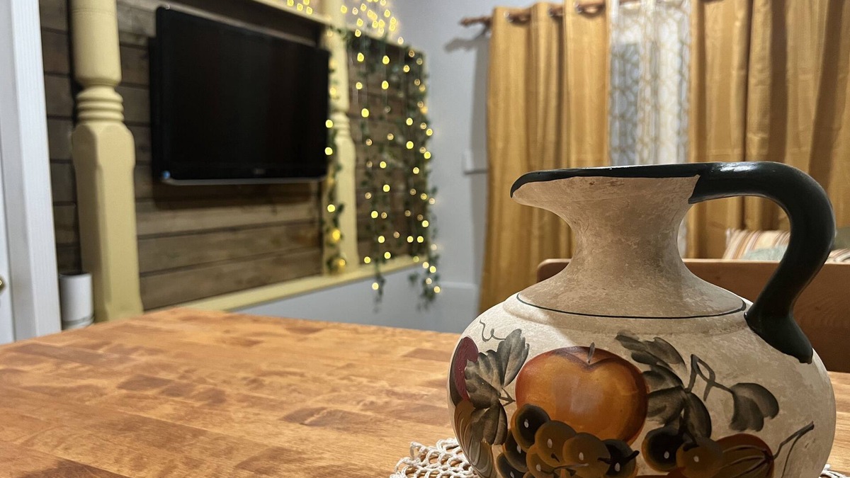 Englewood Cabin | Charming Cabin Style Unit with Private Entrance and Serene Backyard in Downtown