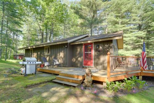 Hayward House | Charming Cabin on Grindstone Lake