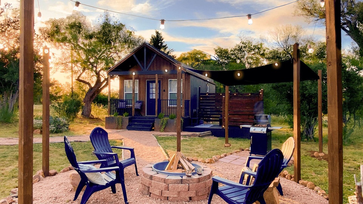 Llano Cabin | Charming Cabin w/HOT TUB in the Heart of the TX Hill Country