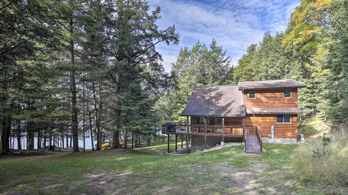 Watersmeet Cabin | Charming Cabin w/ Lake Access & Private Dock!