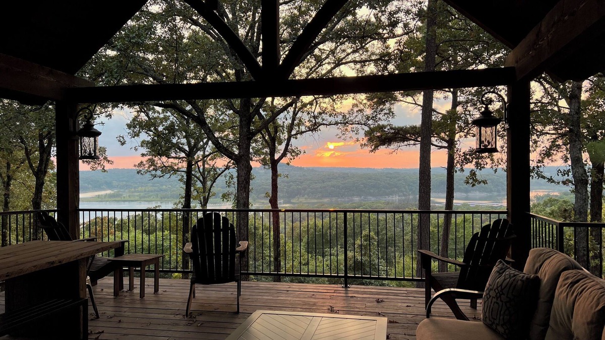 Park Hill Cabin | Charming cabin with amazing deck overlooking Lake Tenkiller