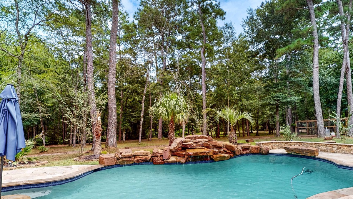 Waller Cabin | Charming cabin with hot tub, full kitchen, firepit, deck, grill, & W/D