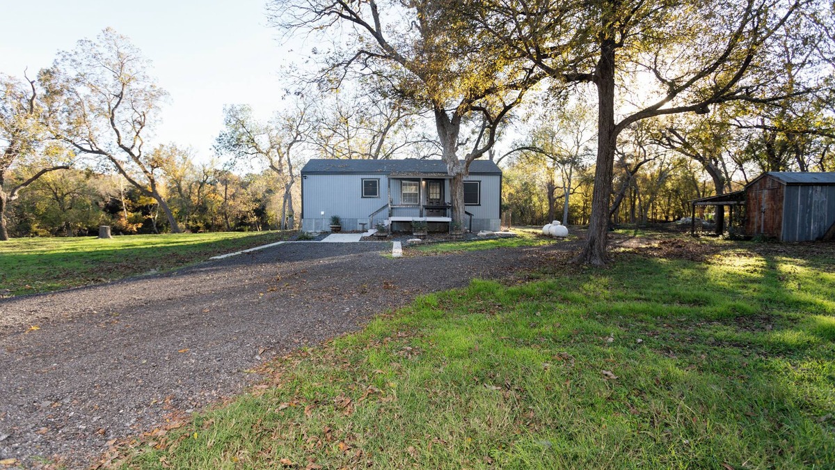 Belton Cabin | Charming cabin with WiFi and AC in delightful Belton