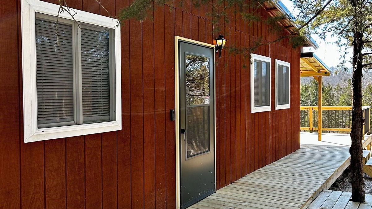 Eldon Cabin | Charming cabin with WiFi and AC in delightful Eldon