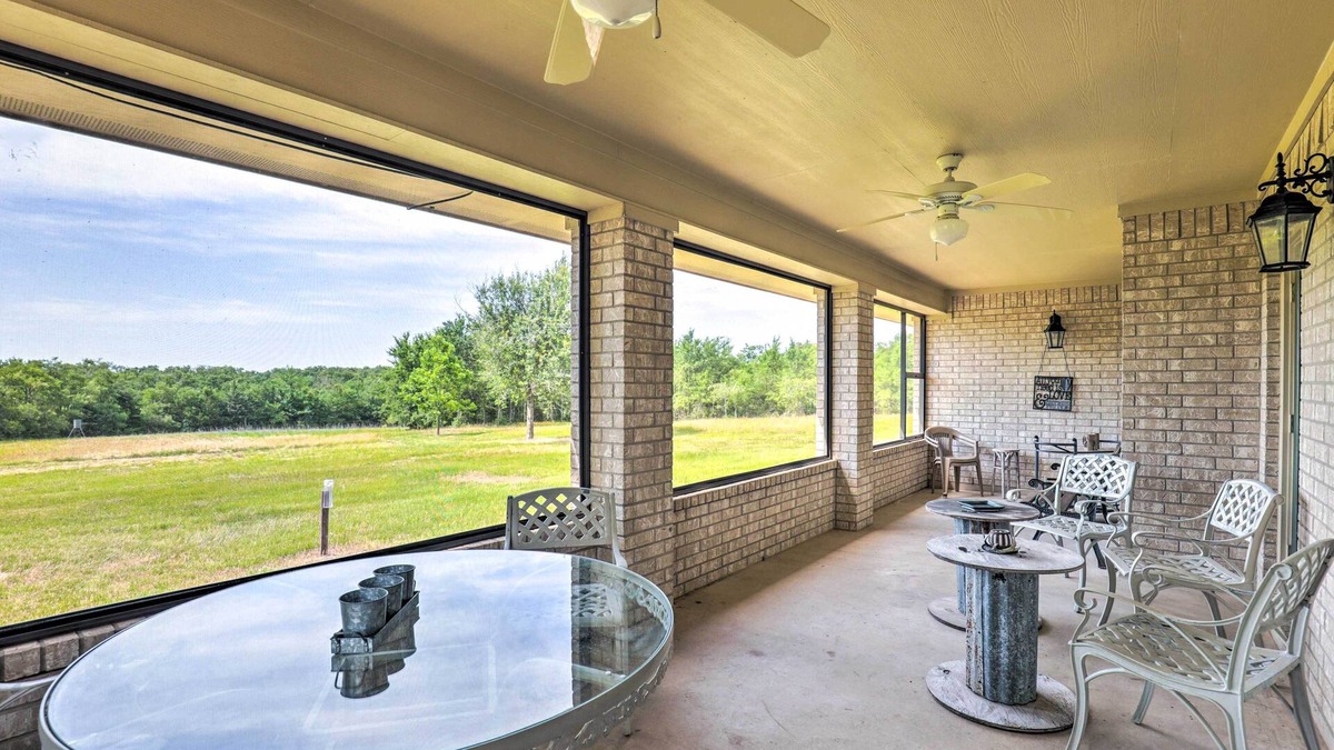 Cameron House | Charming Cameron Farm Retreat ~ 41 Mi to TAMU