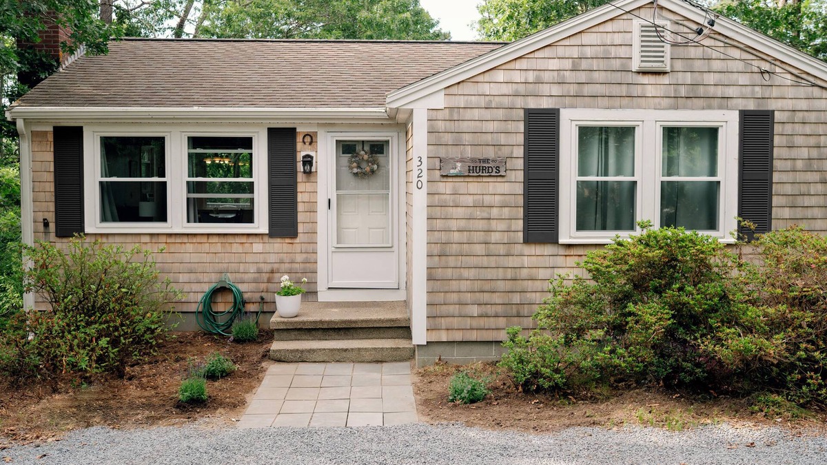 Eastham Cottage | Charming Cape Cod cottage on Depot Pond & bike trail with pond access