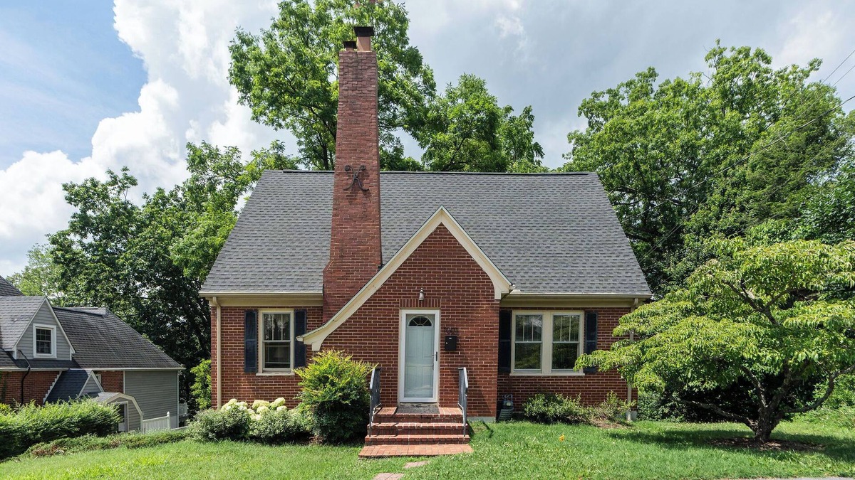 Waynesboro House | Charming Cape Cod overlooking South River in Waynesboro