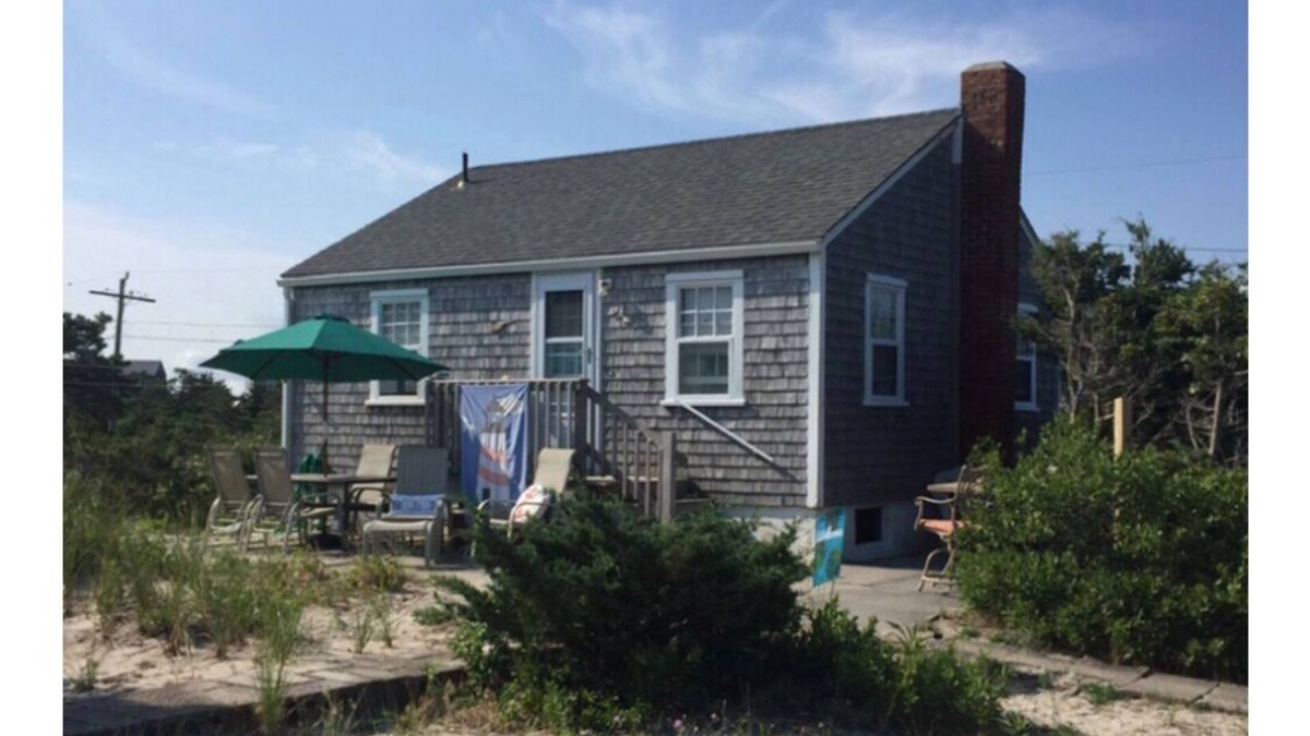 East Sandwich Cottage | Charming Cape Cod Private Beach Cottage at the Bay!