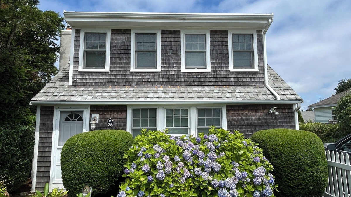 Mara Vista House | Charming Cape Cottage - 4 houses from Great Bay's sandy Beach!